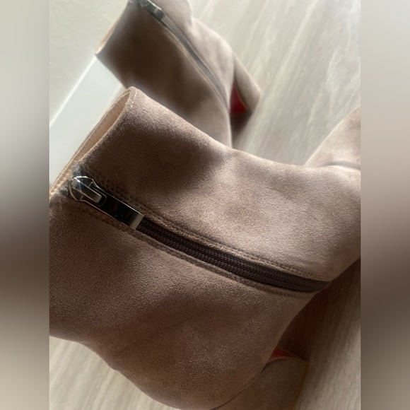 ✨ Luxury–inspired - Red Sole Boots ✨ - Picture 3 of 5